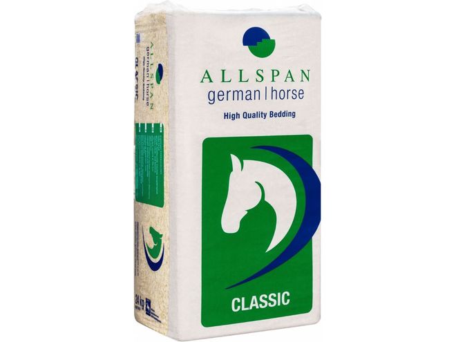 Allspan German Horse Classic – als Klassiker bewährt unter den Einstreuprodukten Die helle Einstreu aus Weichholzspänen überzeugt durch hohe Saugfähigkeit und optimales Einstreuvolumen in der Pferdebox. 100 % unbehandelte Weichholzspäne stecken in den handlichen Einstreu-Ballen. Das garantiert ein einfaches Handling bei der täglichen Arbeit im Stall.