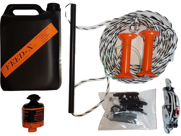 simple Konzept aus Flaschenzug und Kanister zu finden. Die Aufzugsgeschwindigkeit konnte so angepasst werden, dass das Risiko von Schäden oder Verletzungen nun bestmöglich vermieden werden kann. Die automatischen Weidezaunöffner von Feed-X sind das Ergebnis aus unermüdlichem herumtüfteln, testen und verbessern – die perfekte Lösung für Pferdebesitzer, Stallbesitzer, Pferdehofbetreiber, Selbstversorger und natürlich für's Pferd – der Feed-X!