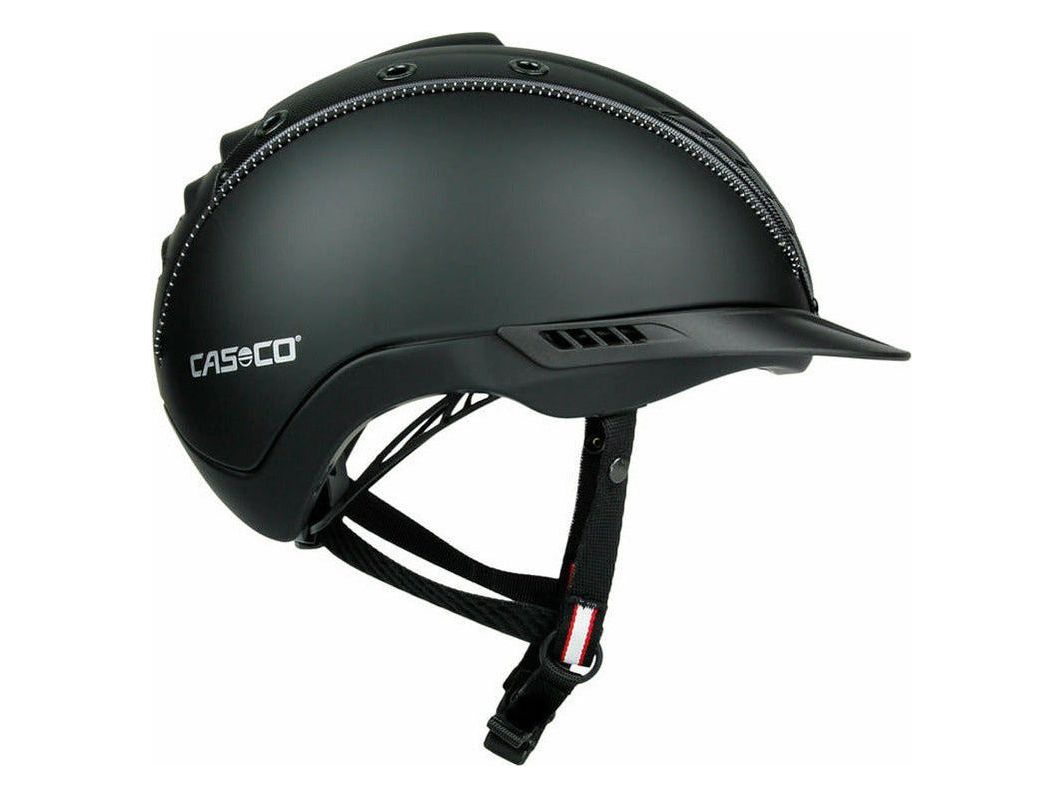 Der neue Mistrall-2 Edition wartet mit frischem Design auf und liefert durch die fächerartigen Luftauslässe eine Belüftung der Extraklasse – der Reithelm bietet eine sehr schöne CascoSkin Strukturoberfläche mit Halb-Glanz