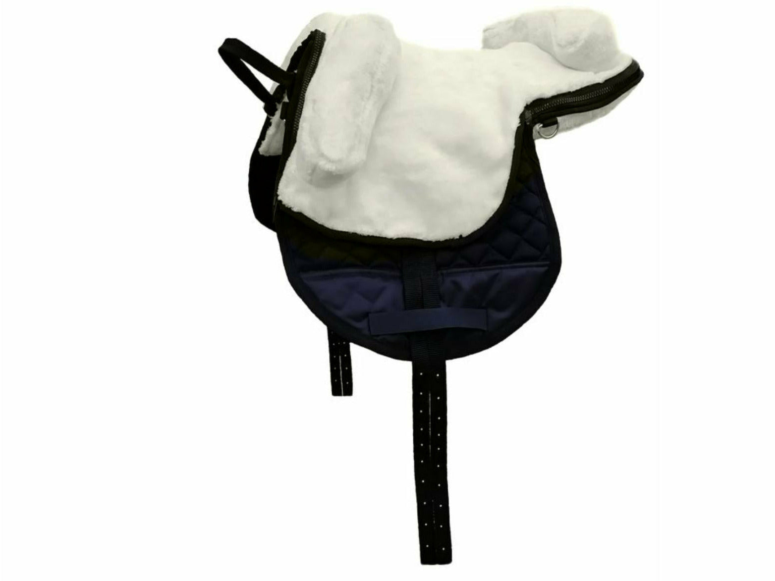 Erlebe ein völlig neues Reitgefühl mit dem Kunstfellsattel speziell für Kinder Der Kunstfellsattel ist ein robuster Sattel, der den Reitkomfort eines Echtfellsattels mit den pflegeleichten Eigenschaften von Kunstfell vereint und auch eine preisgünstige Alternative zu unserem Fellsattel ist.  Auch Isländer und Islandpferd