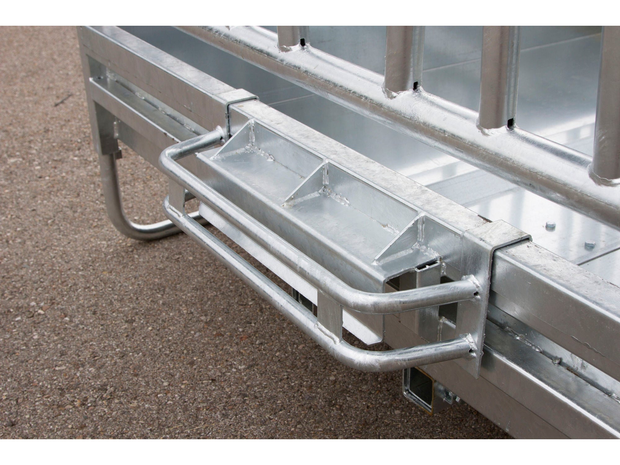 KERBL Viereckraufe mit Palisadenfressgitter