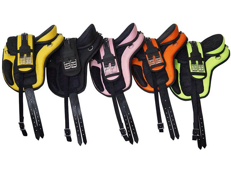 Ob Shetty oder Kaltblut mit dem Sattel Expert-Child sitzen Deine Jüngsten immer fest im Sattel – hochwertiger, baumloser Sattel für optimalen Reitkomfort und ein stabiles Sitzgefühl, inklusive Zubehör