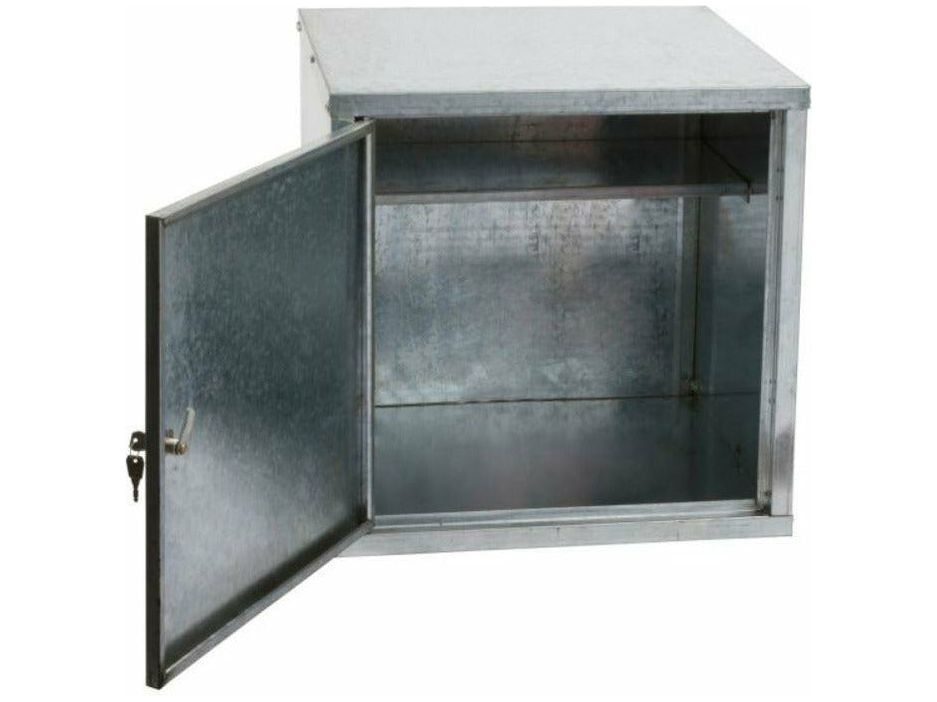 Mit dem Sattelschrankaufsatz für noch mehr Stauraum sorgen - egal ob Reit- oder Pflegezubehör, hier ist es gut verstaut