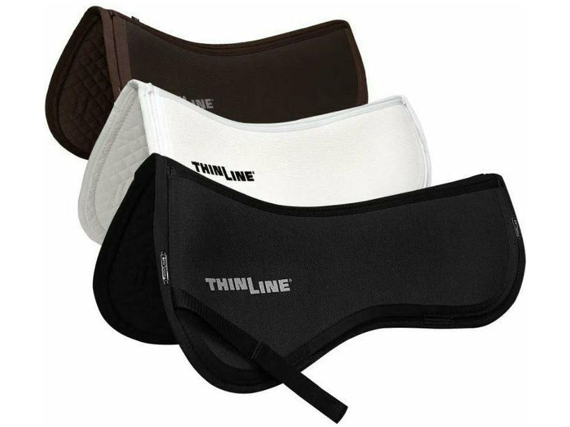 Durch die Etablierung eines konturierten Widerristprofils und eines wirbelsäulenfreien Kanals, ermöglicht das Trifecta Baumwoll-Sattelpad dem Pferd, effektiv durch den Rücken zu arbeiten und bietet maximale Stoßdämpfung bei minimaler Dicke