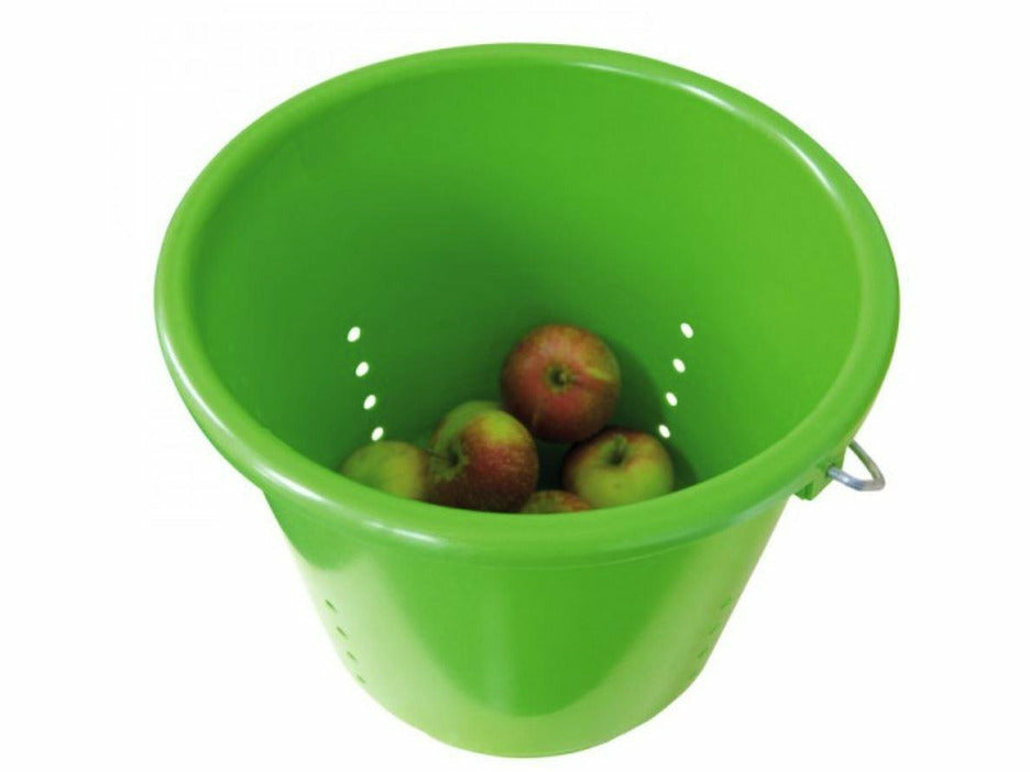 Keine Schimmelbildung bei der Lagerung von Futter mehr, ohne, dass Schädlinge das Futter erreichen können Obst, Gemüse oder Brot schimmelt in luftdichten Behältnissen. Mit unserem belüfteten Eimer kann dieses Futter problemlos gelagert werden. Integrierte Luftlöcher sorgen für ausreichend Durchlüftung und der Deckel schützt vor ungebetenen Gästen. inkl. Deckel.