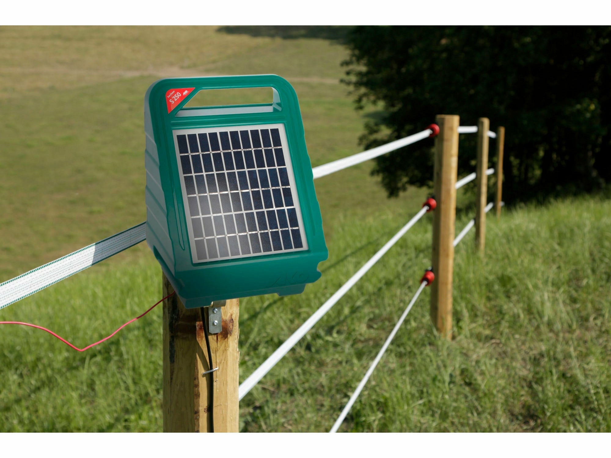 AKO Sun Power S 250 electric fence energiser