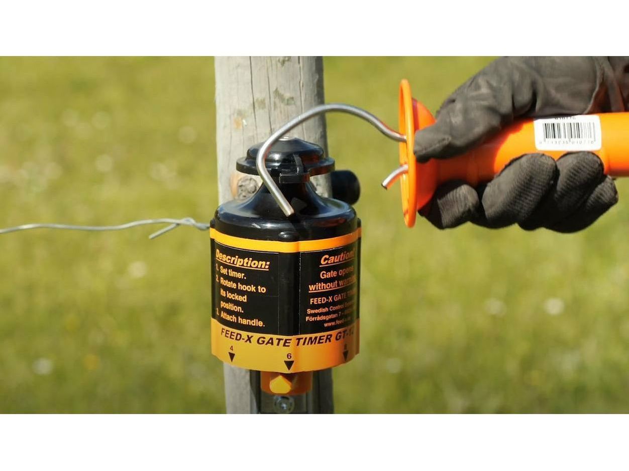 FeedX Automatic electric fence opener with mechanical timer