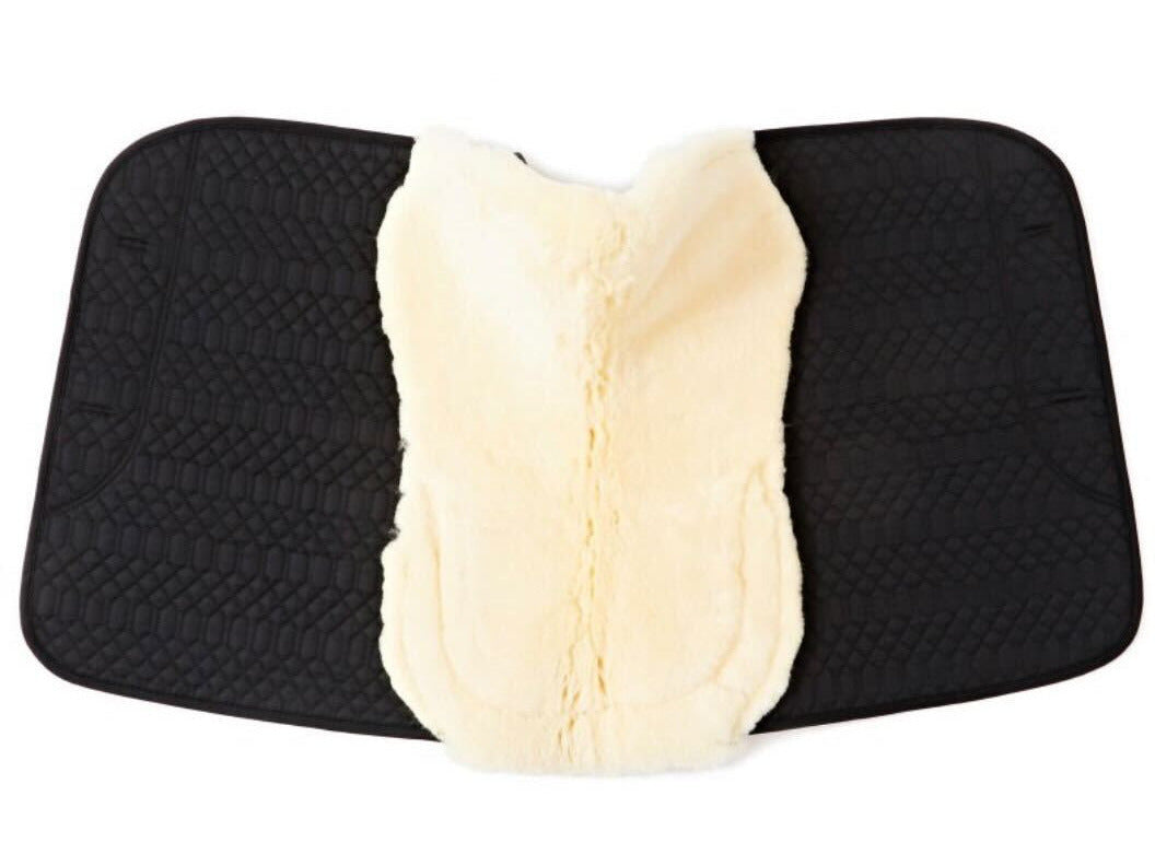 Angel - lambskin saddle pad with fur edge at the front and back and fur in the saddle position