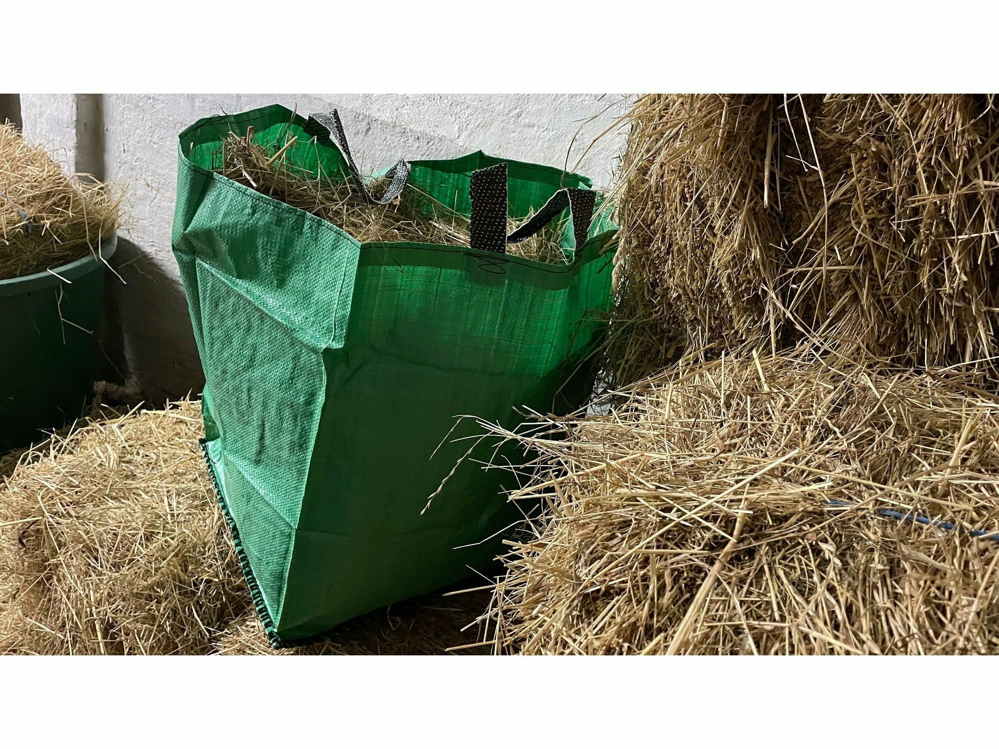 Carrying bag for the stable, yard and garden 120 liters